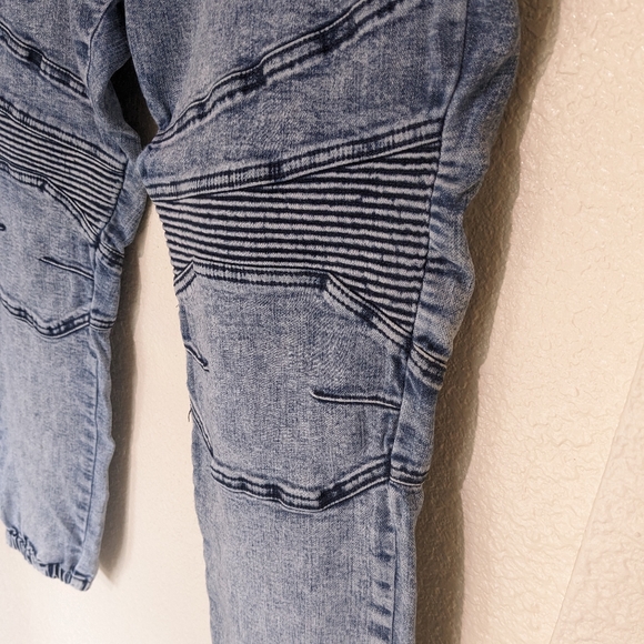 Acid wash stretch denim joggers with interesting details - Picture 4 of 6